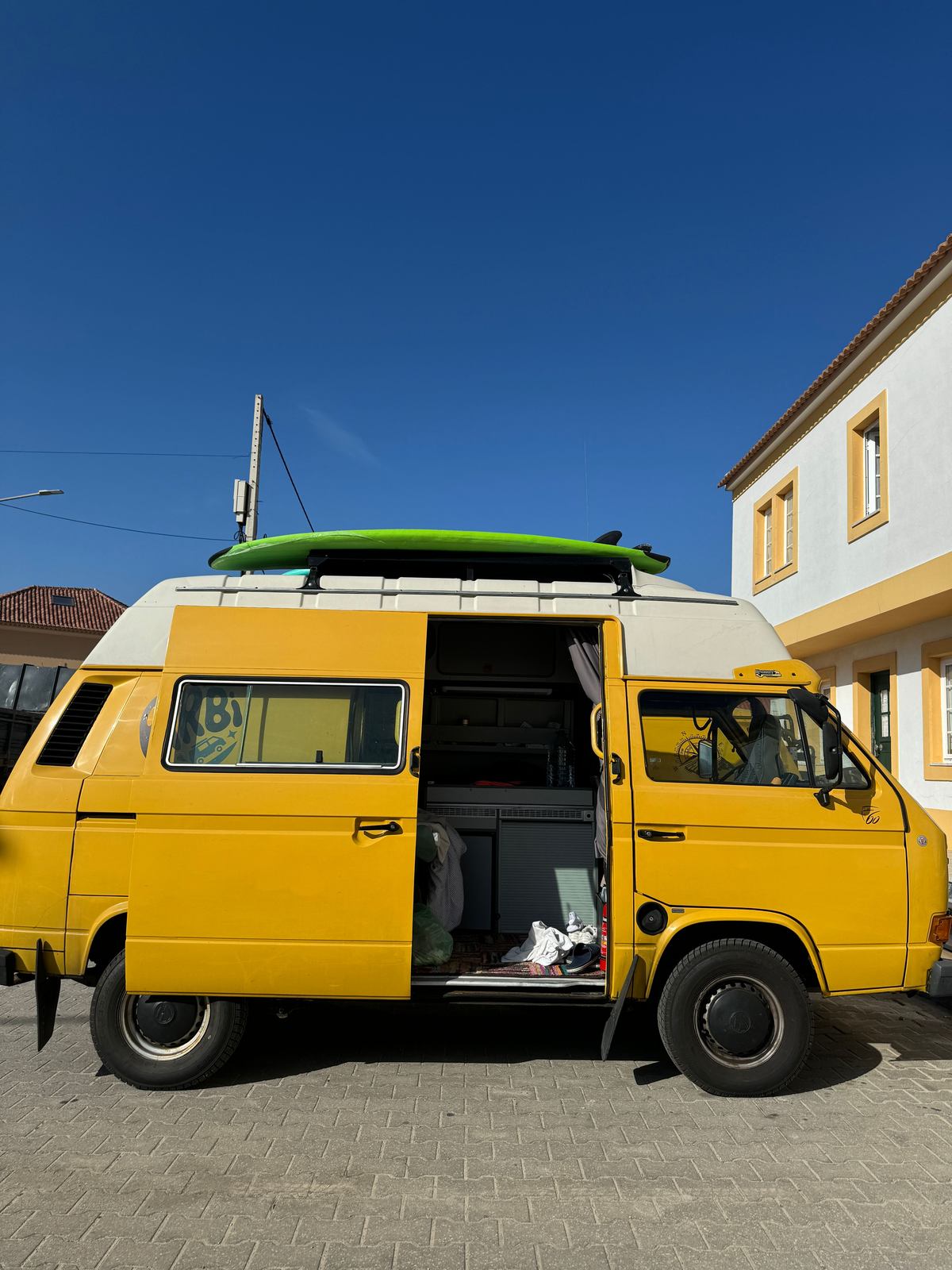 Bumblebee — Tall-roof Volkswagen T3 in Portugal (3)