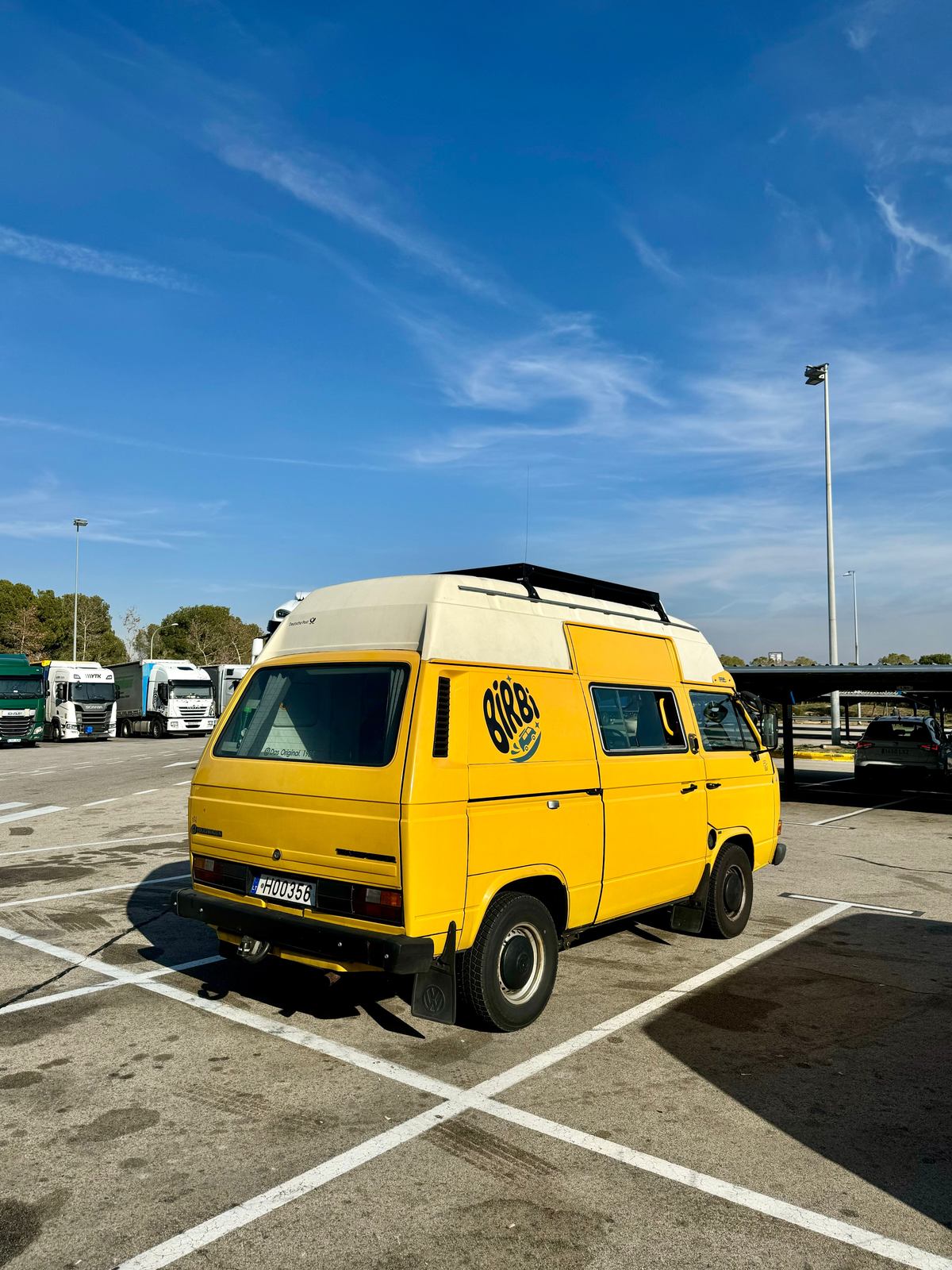 Kamanė parked on a Portuguese street
