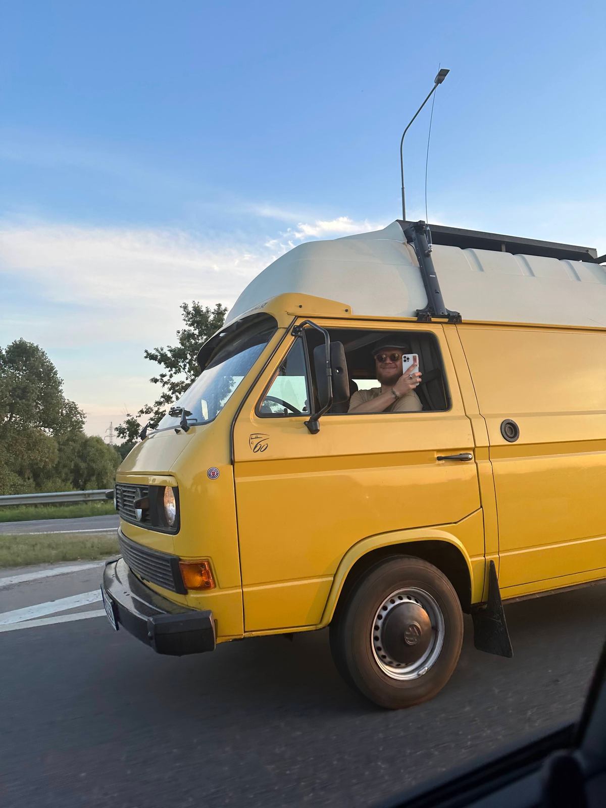 Kamanė — Kelyje